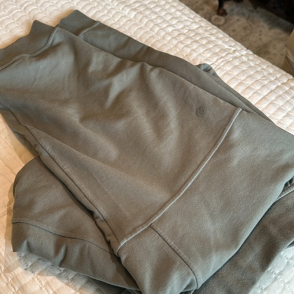 Men’s Lululemon joggers - Picture 2 of 2